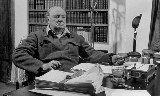 Winston Churchill masasında. Fotoğraf: Nat Farbman/The LIFE Picture Collection/Getty Images