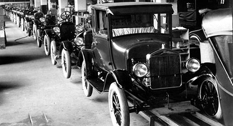 Ford Model T üretim bandında