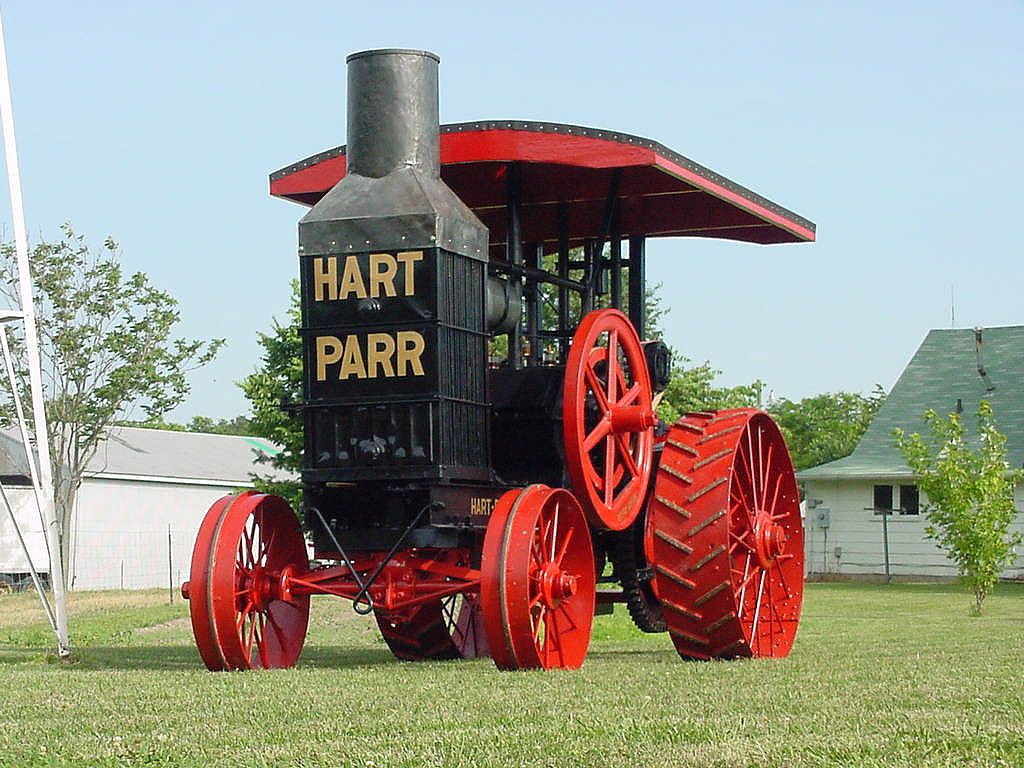 'Illinois and Indiana Antique Tractor & Gas Engine' kulübünde sergileniyor.